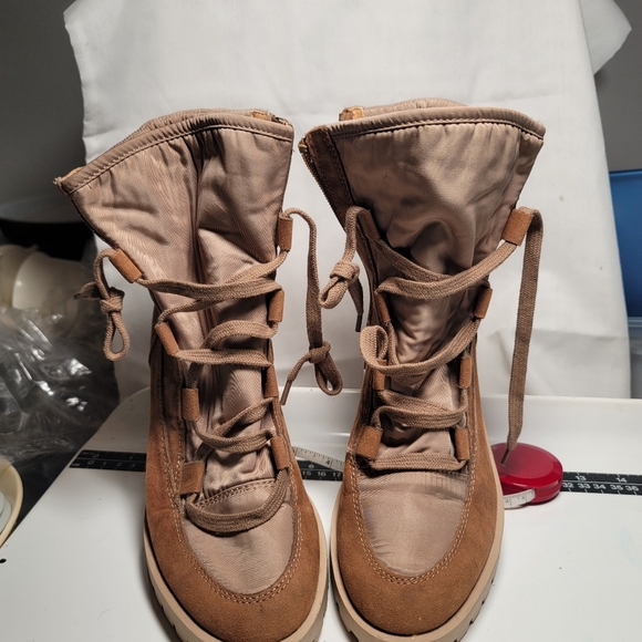 NWOT.  Dolce Vita Heeled Ankle Boots.  Size 8 - Picture 1 of 7